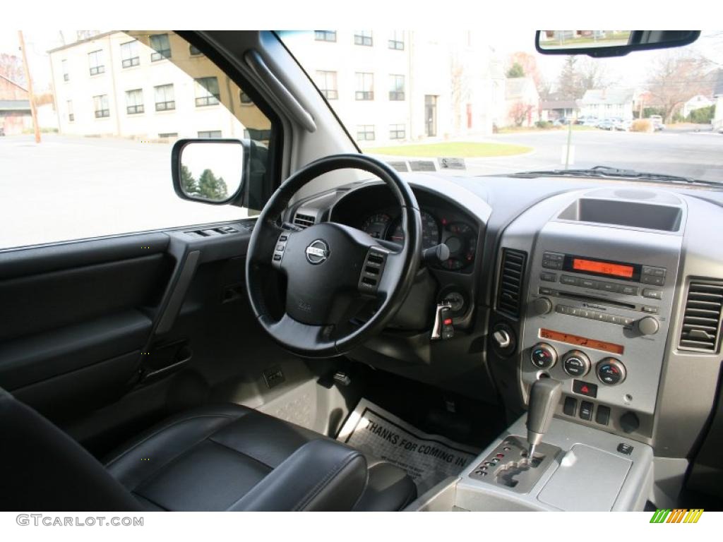 2006 Titan LE Crew Cab 4x4 - Galaxy Black / Graphite/Titanium photo #22