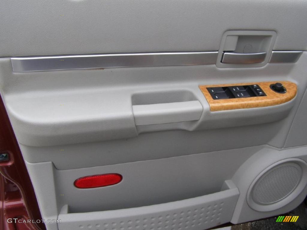 2007 Chrysler Aspen Limited 4WD Dark Slate Gray/Light Slate Gray Door Panel Photo #40528820