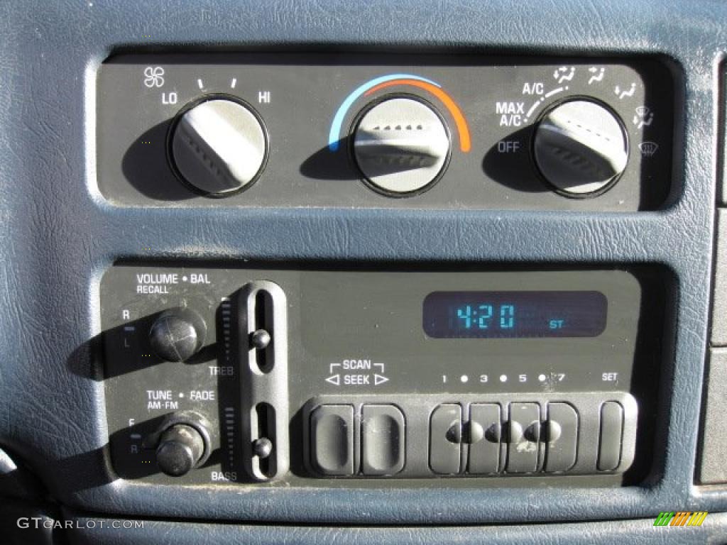2001 Chevrolet Astro Commercial Van Controls Photo #40533165