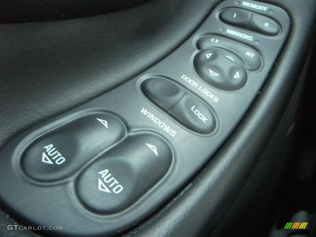 2002 Chevrolet Corvette Z06 Controls Photo #40536557