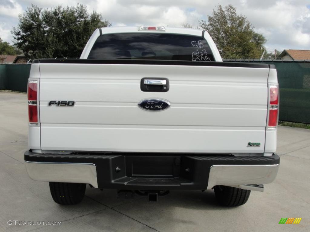 2010 F150 Lariat SuperCrew 4x4 - Oxford White / Medium Stone photo #4