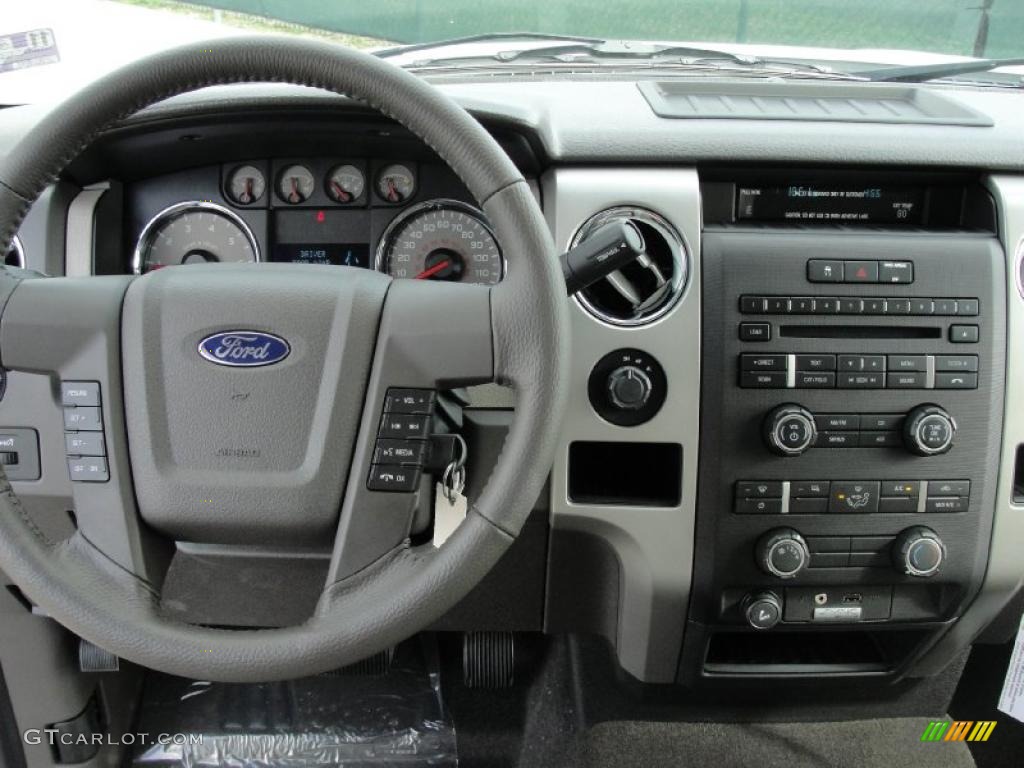 2010 F150 Lariat SuperCrew 4x4 - Oxford White / Medium Stone photo #26