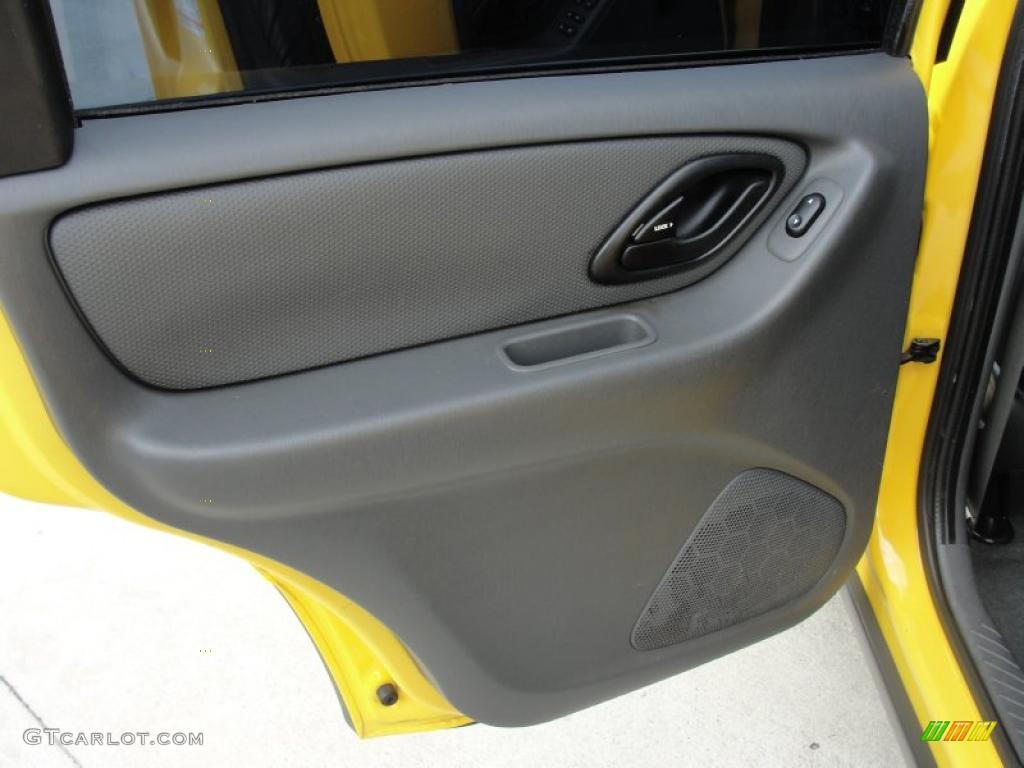 2003 Escape XLS V6 - Chrome Yellow Metallic / Medium Dark Flint photo #25