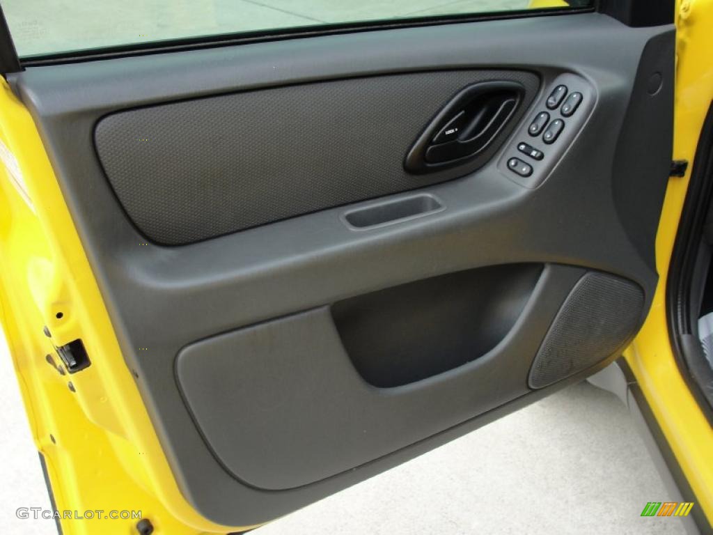 2003 Ford Escape XLS V6 Door Panel Photos
