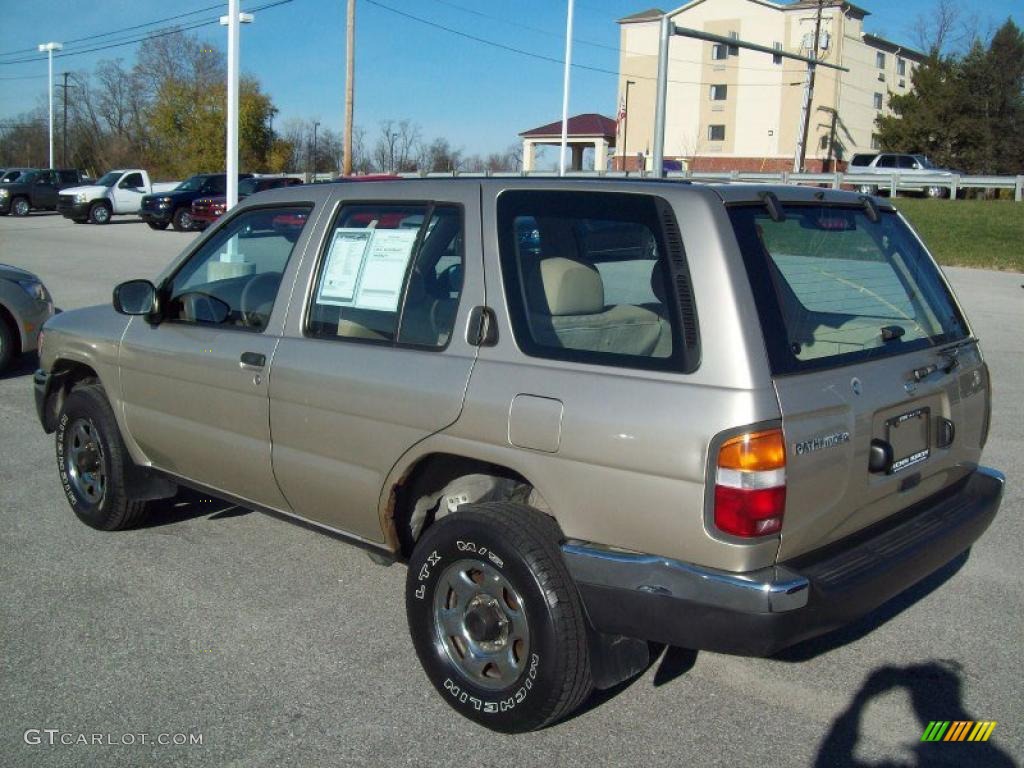 1998 Pathfinder XE 4x4 - Beige Metallic / Blond photo #2