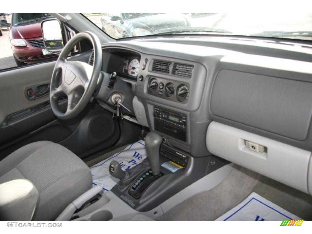 Gray Interior 2002 Mitsubishi Montero Sport LS 4x4 Photo #40550673