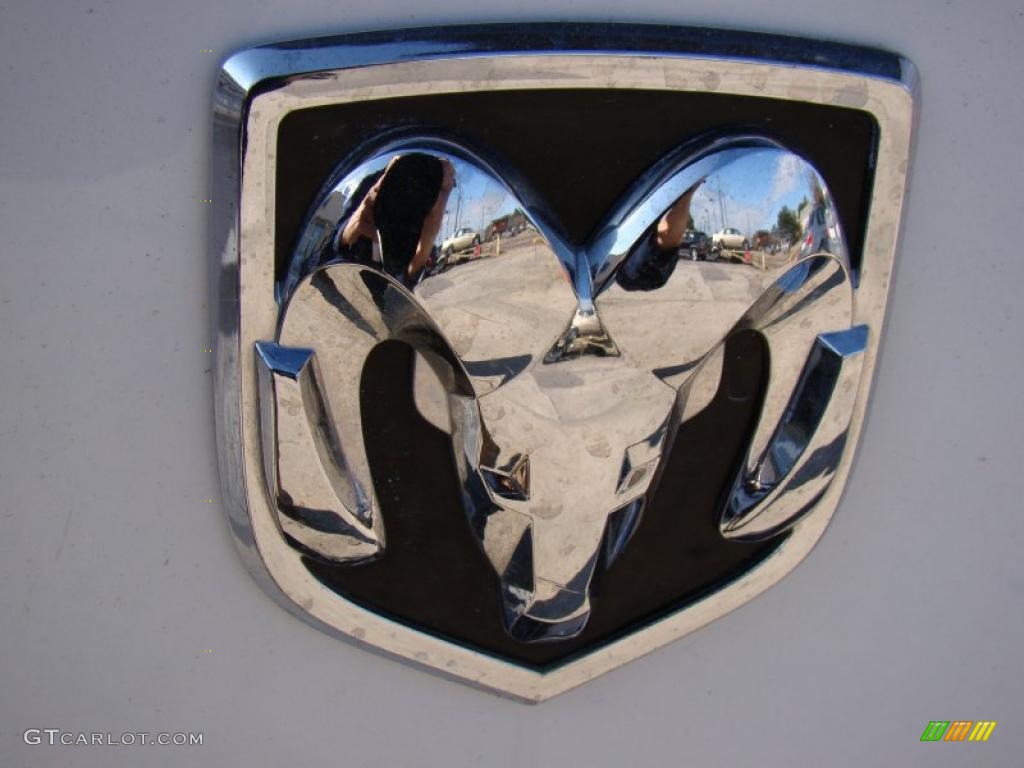 2007 Dodge Dakota ST Club Cab Marks and Logos Photos