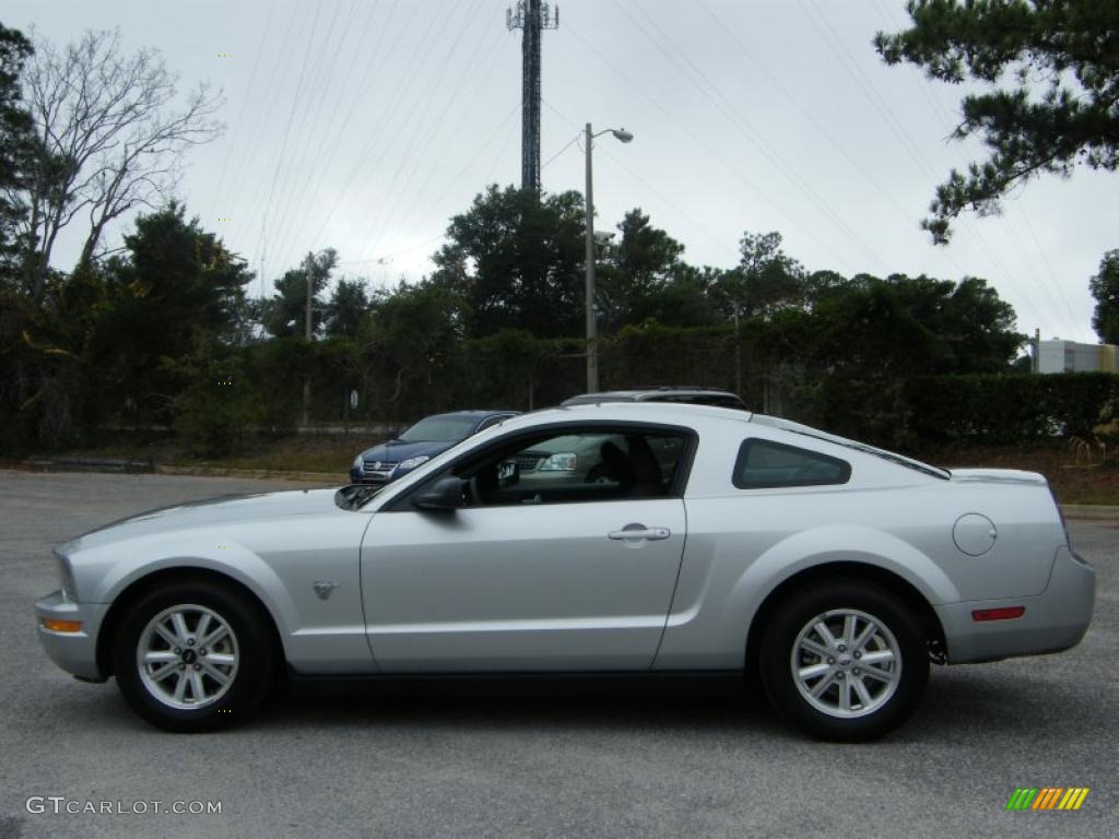 2009 Mustang V6 Coupe - Brilliant Silver Metallic / Light Graphite photo #2