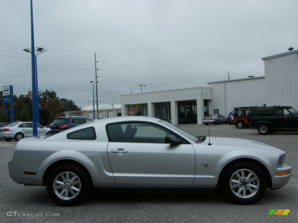 2009 Mustang V6 Coupe - Brilliant Silver Metallic / Light Graphite photo #6