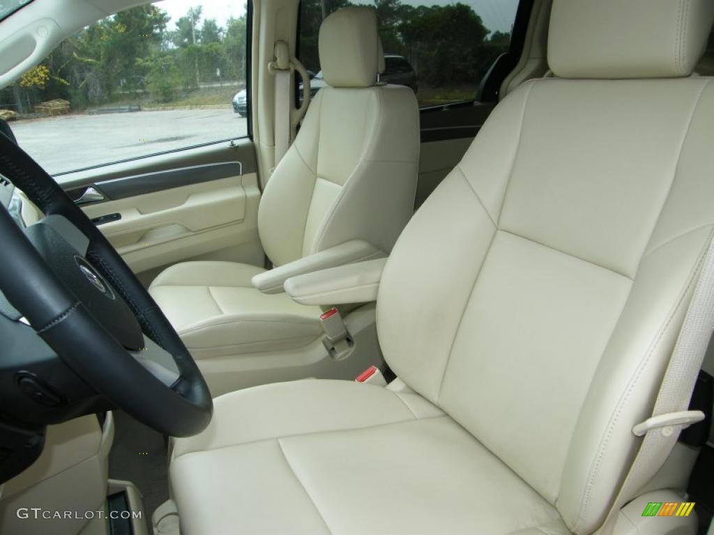 Ceylon Beige Interior 2010 Volkswagen Routan SE Photo #40558209
