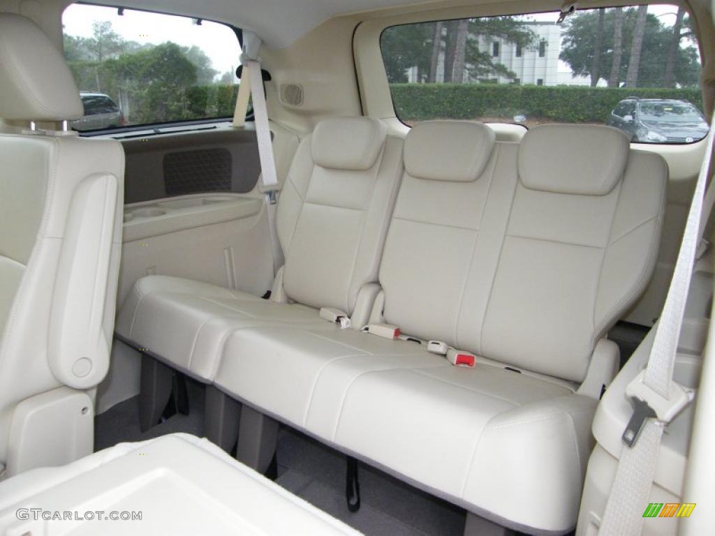 Ceylon Beige Interior 2010 Volkswagen Routan SE Photo #40558369