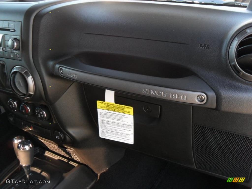 2011 Wrangler Sport S 4x4 - Bright White / Black photo #16