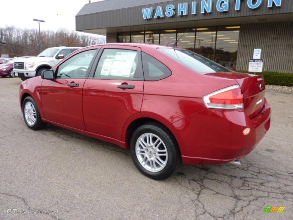 2011 Focus SE Sedan - Sangria Red Metallic / Charcoal Black photo #2