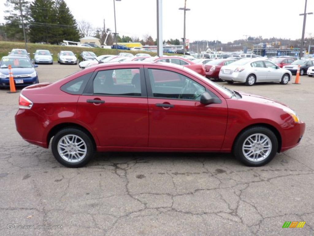 2011 Focus SE Sedan - Sangria Red Metallic / Charcoal Black photo #5