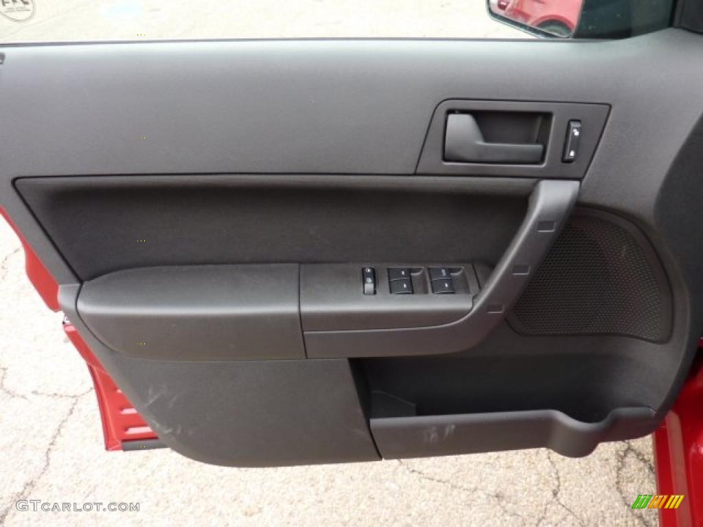 2011 Focus SE Sedan - Sangria Red Metallic / Charcoal Black photo #12