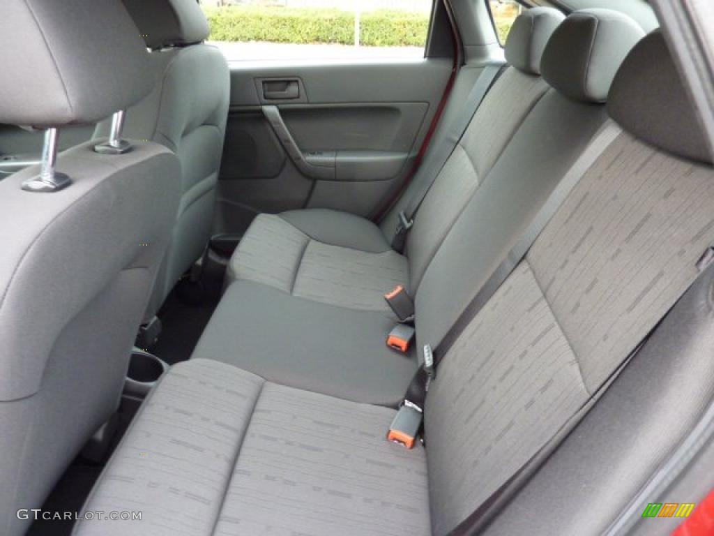 2011 Focus SE Sedan - Sangria Red Metallic / Charcoal Black photo #13
