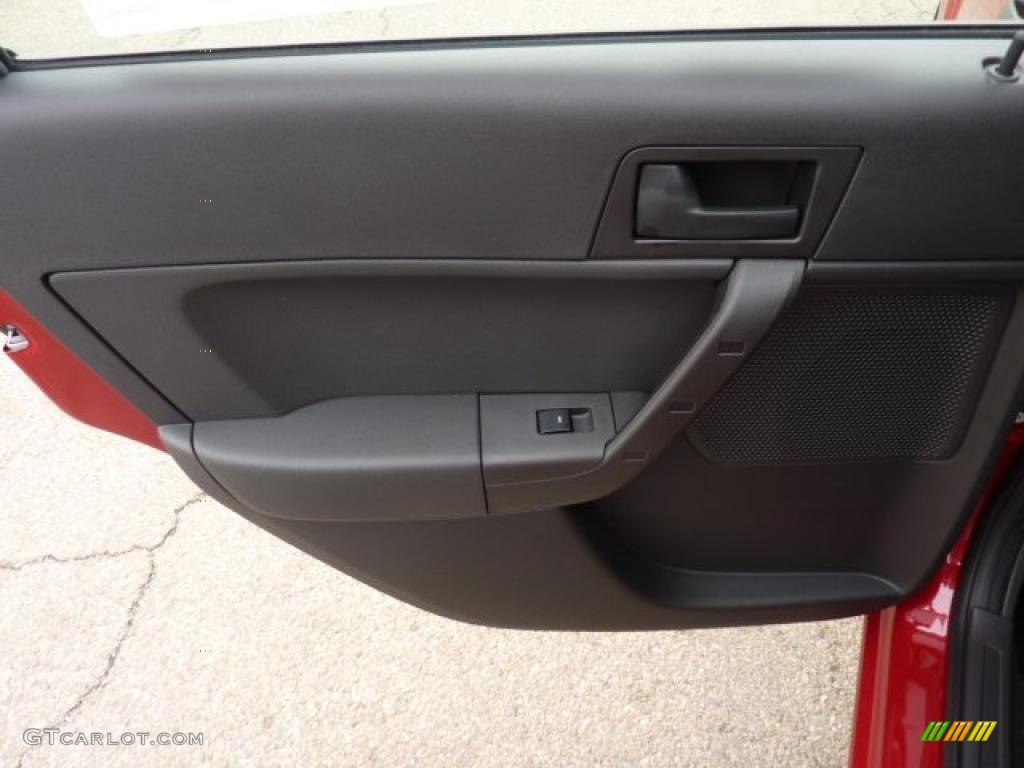 2011 Focus SE Sedan - Sangria Red Metallic / Charcoal Black photo #14