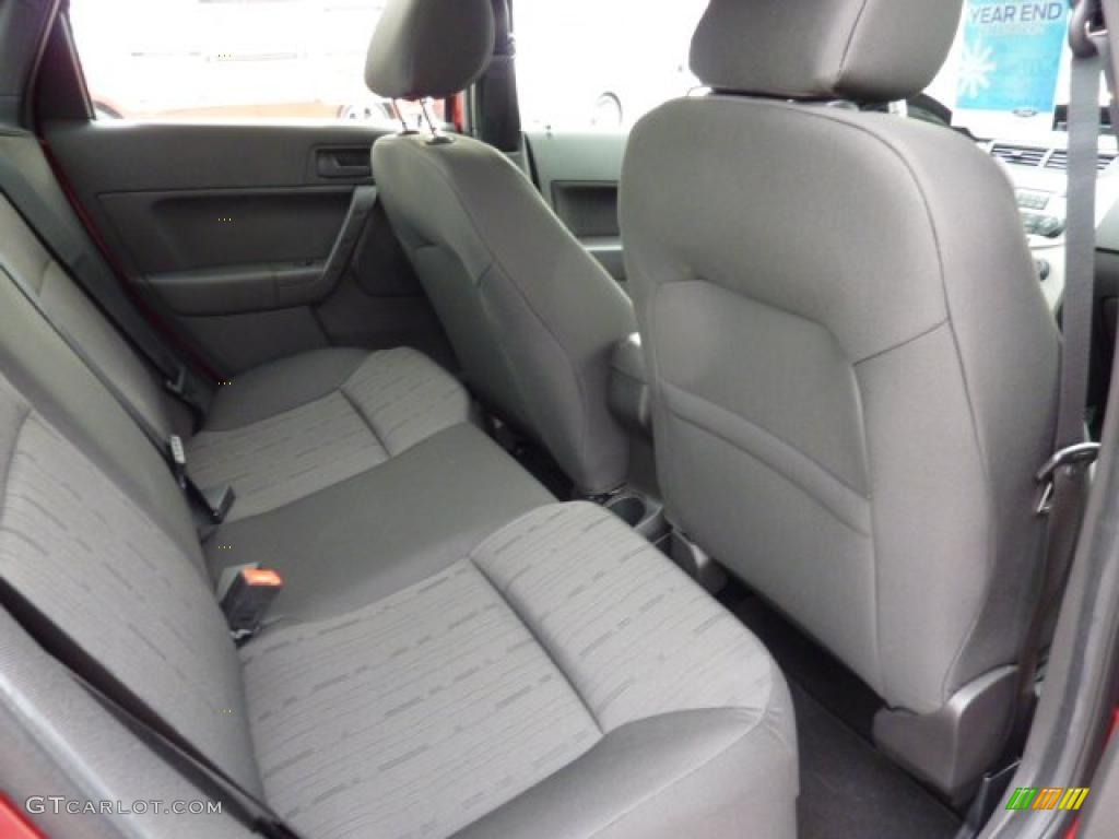 2011 Focus SE Sedan - Sangria Red Metallic / Charcoal Black photo #15
