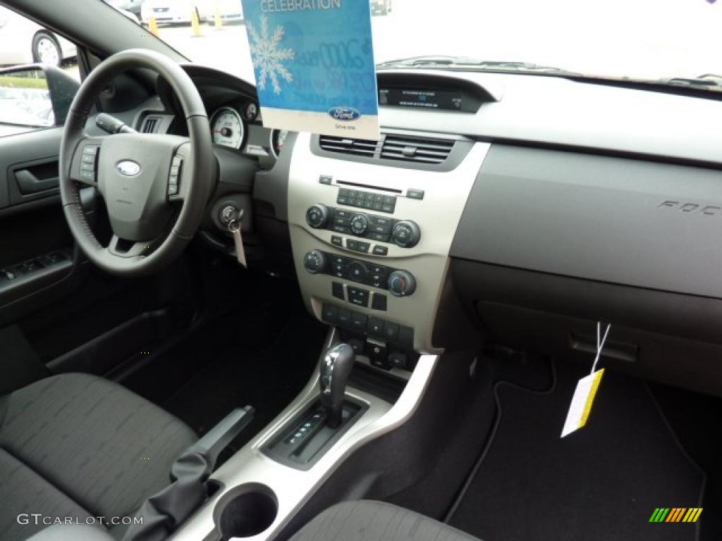2011 Focus SE Sedan - Sangria Red Metallic / Charcoal Black photo #16
