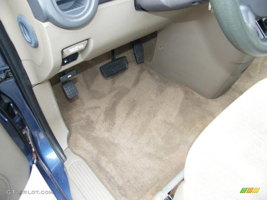 2003 Sedona LX - Blue Sapphire / Gray photo #16