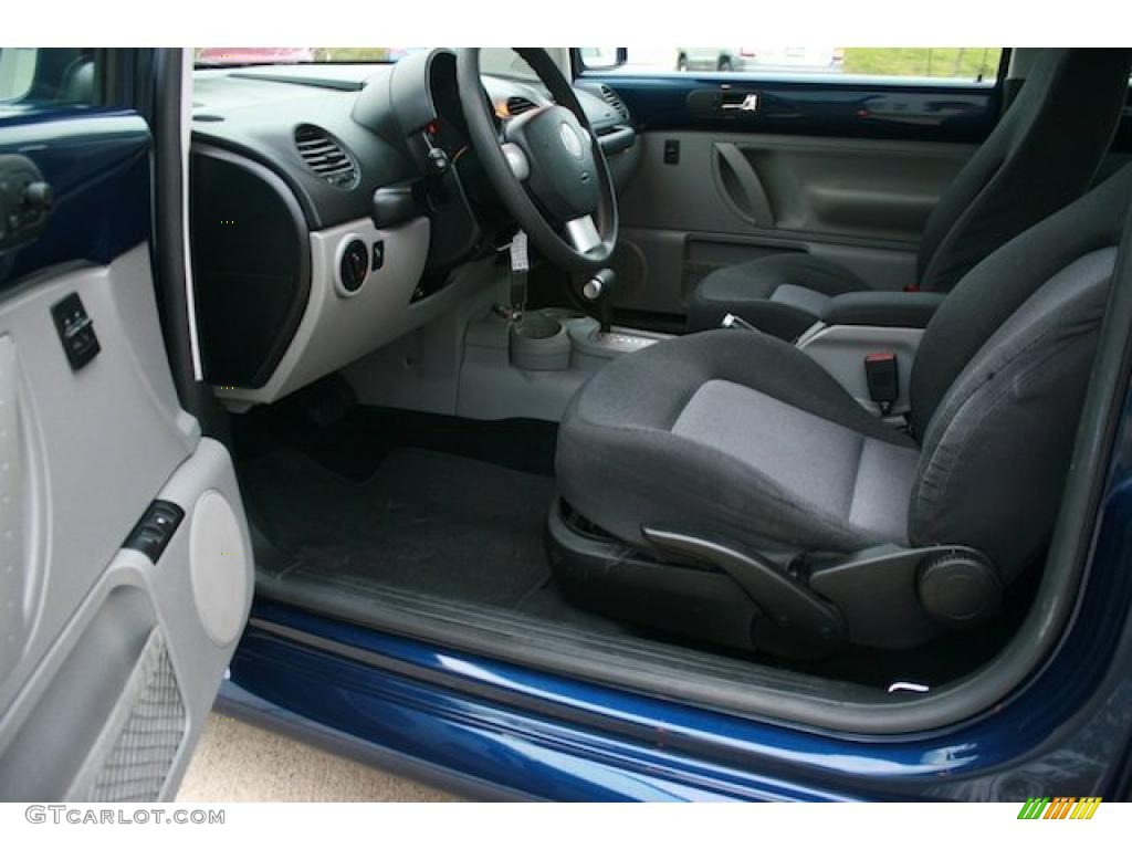 Gray Interior 2004 Volkswagen New Beetle GLS 1.8T Coupe Photo #40568170