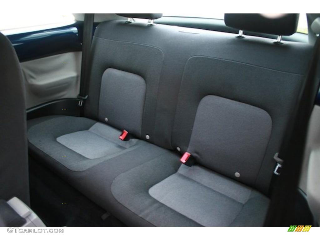 Gray Interior 2004 Volkswagen New Beetle GLS 1.8T Coupe Photo #40568178