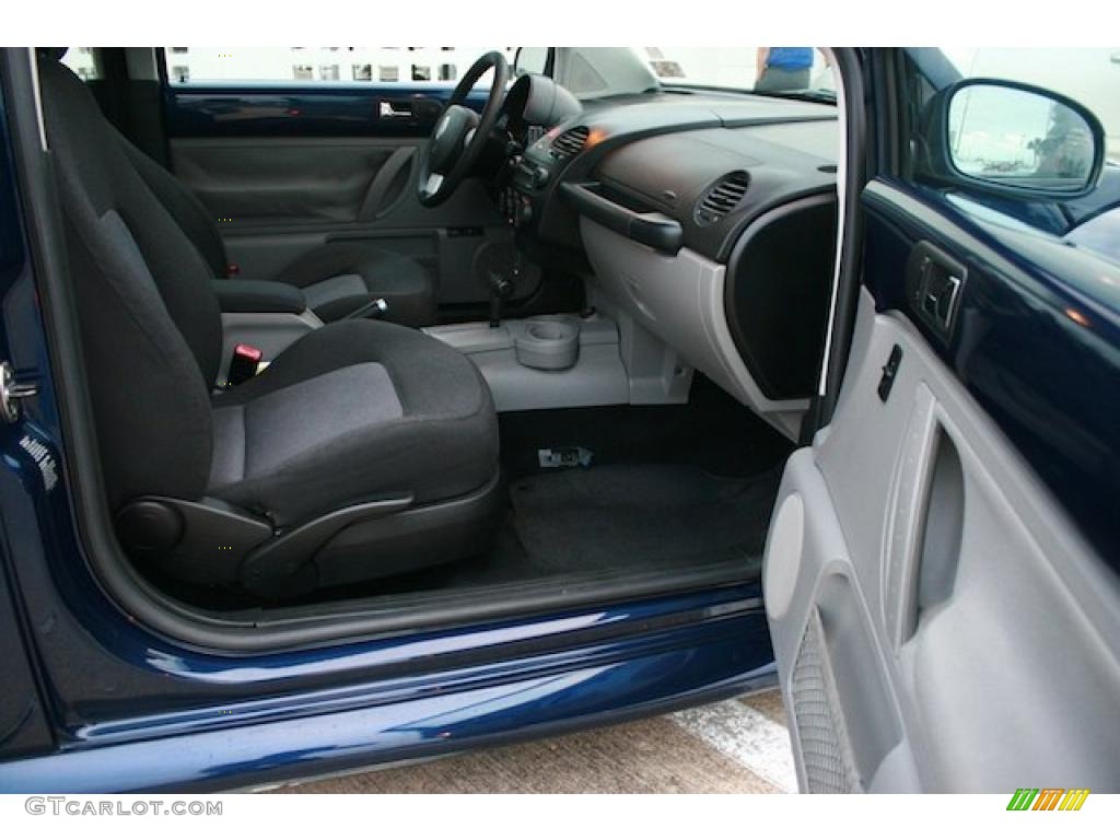 Gray Interior 2004 Volkswagen New Beetle GLS 1.8T Coupe Photo #40568206