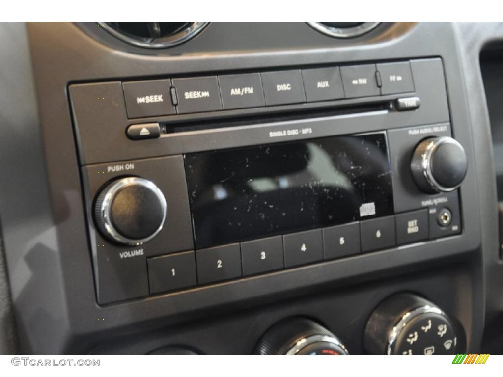 2011 Jeep Patriot Sport Controls Photo #40573385