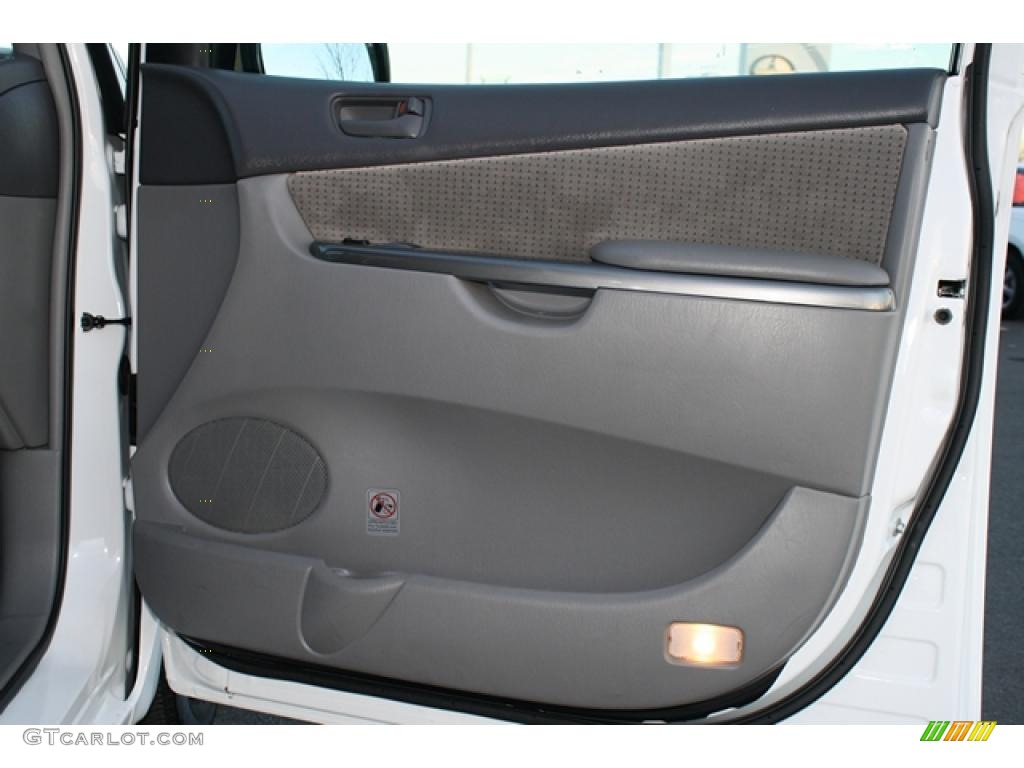 2010 Sienna CE - Super White / Stone photo #16
