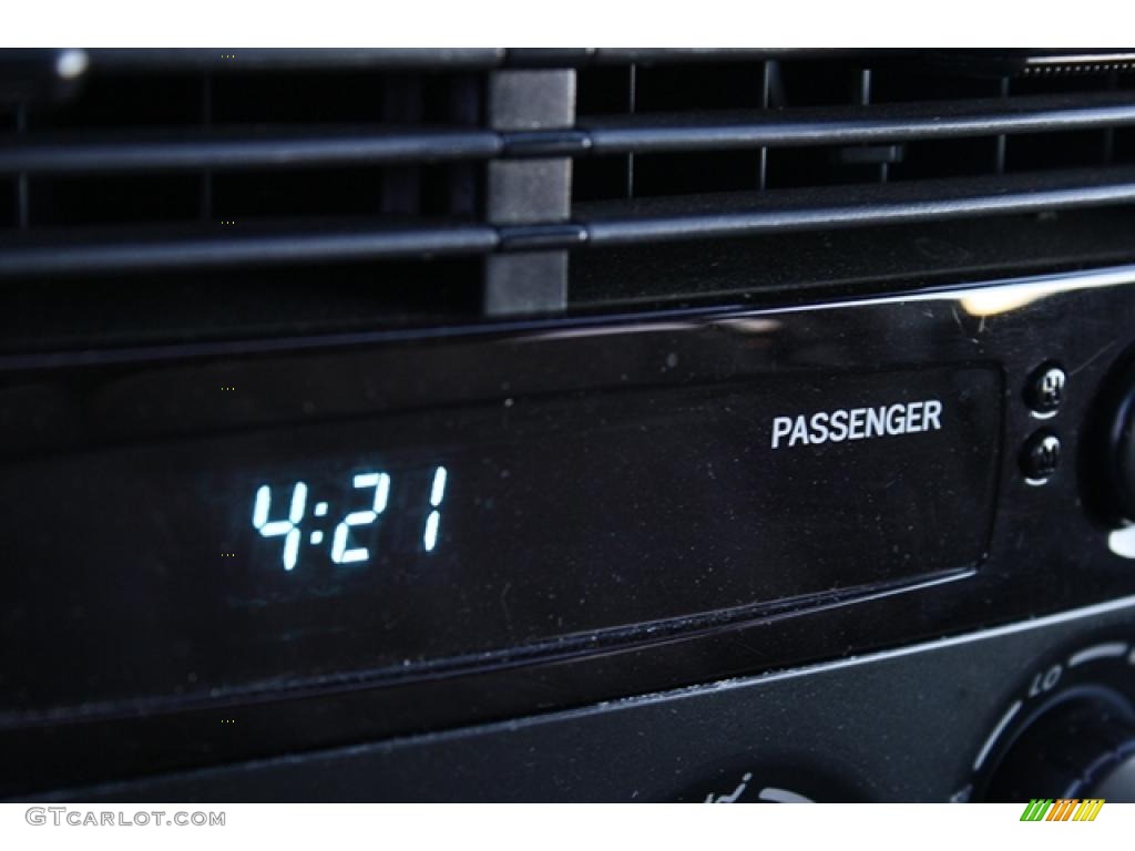 2010 Sienna CE - Super White / Stone photo #19