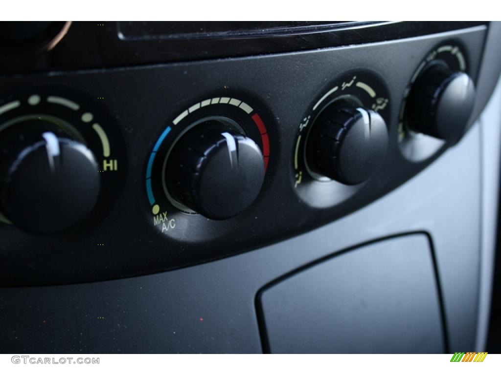 2010 Sienna CE - Super White / Stone photo #20