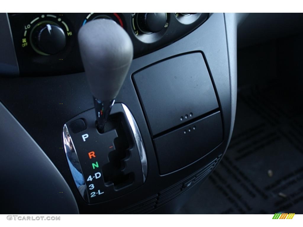 2010 Sienna CE - Super White / Stone photo #21