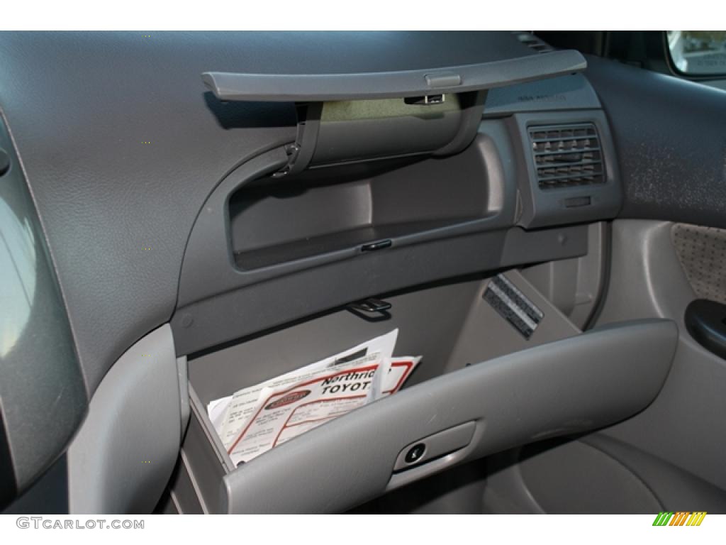 2010 Sienna CE - Super White / Stone photo #25