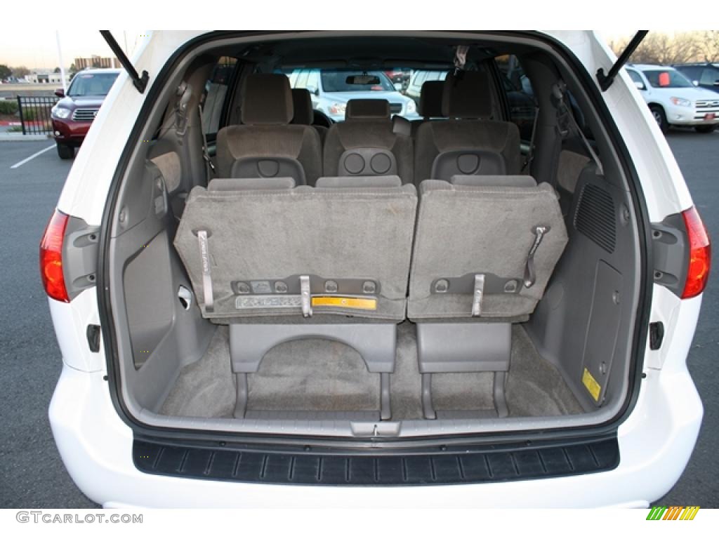 2010 Sienna CE - Super White / Stone photo #27