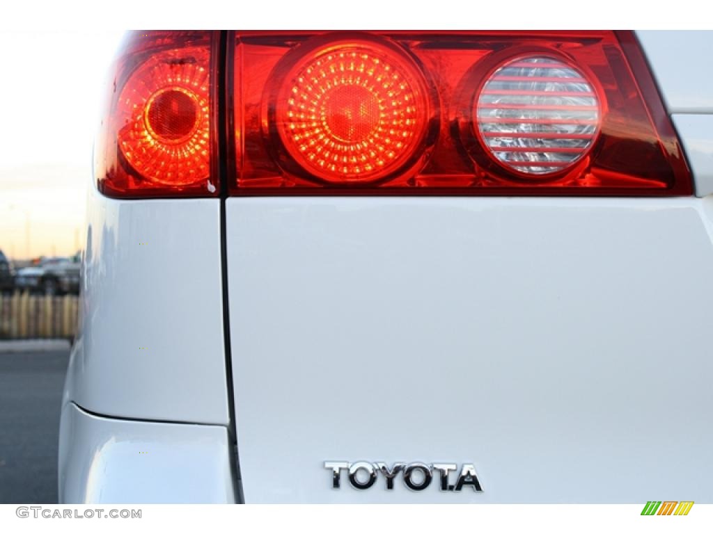 2010 Sienna CE - Super White / Stone photo #29