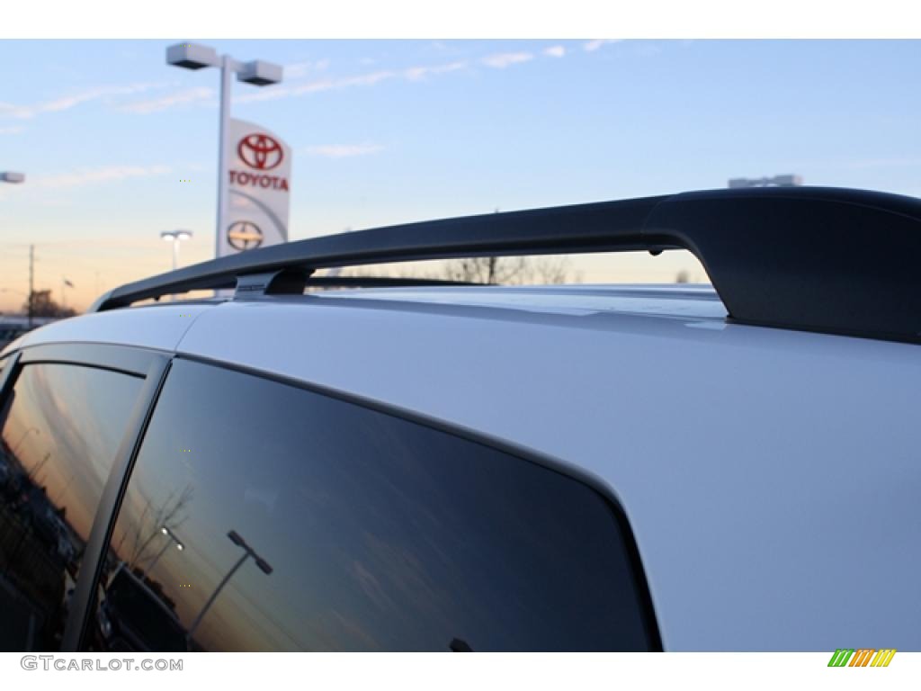 2010 Sienna CE - Super White / Stone photo #30