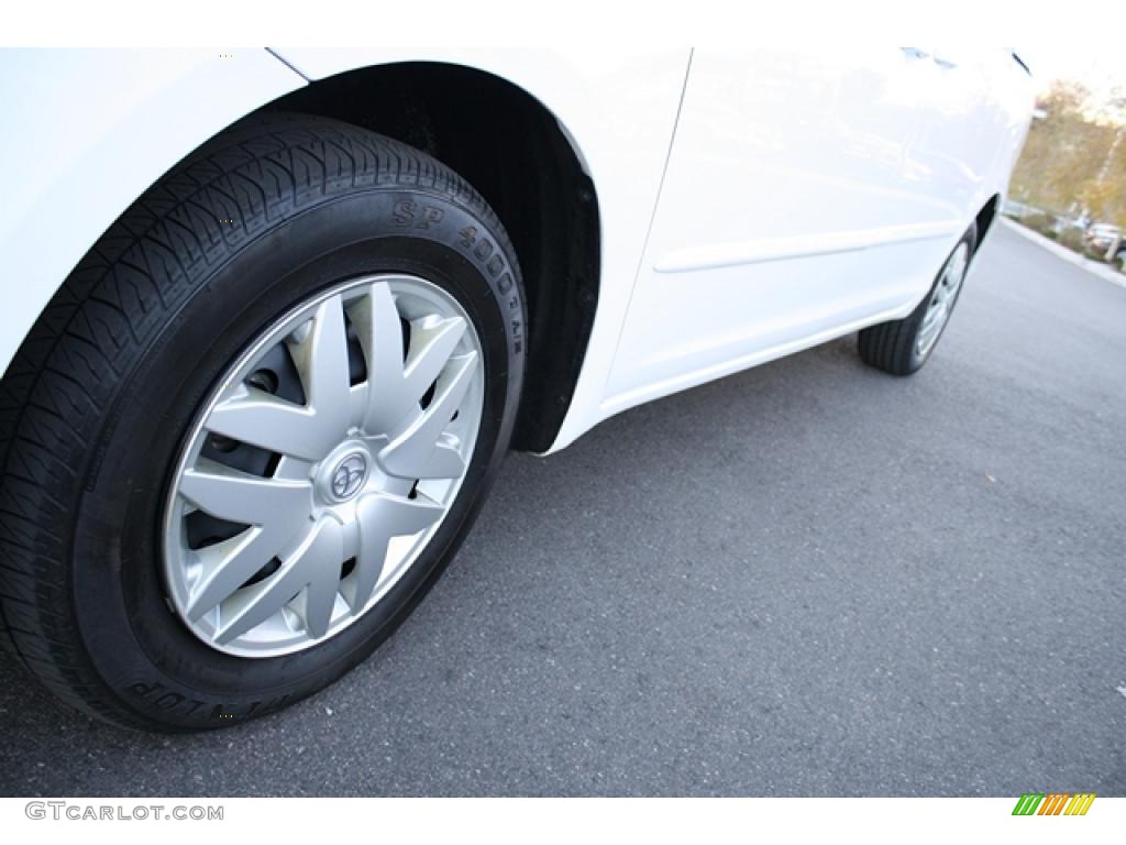 2010 Sienna CE - Super White / Stone photo #31