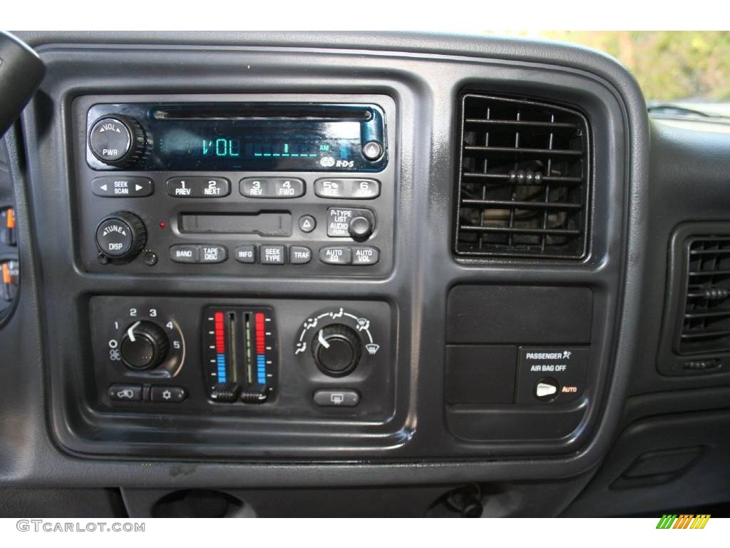 2003 GMC Sierra 1500 SLE Extended Cab 4x4 Controls Photo #40575357