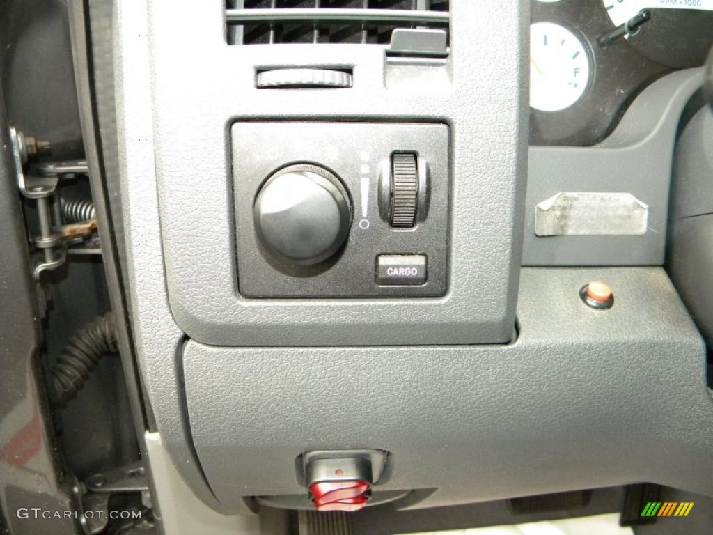 2007 Dodge Ram 2500 SLT Quad Cab 4x4 Controls Photo #40581481
