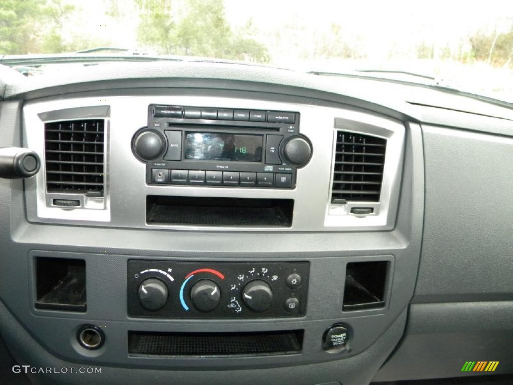 2007 Dodge Ram 2500 SLT Quad Cab 4x4 Controls Photo #40581513