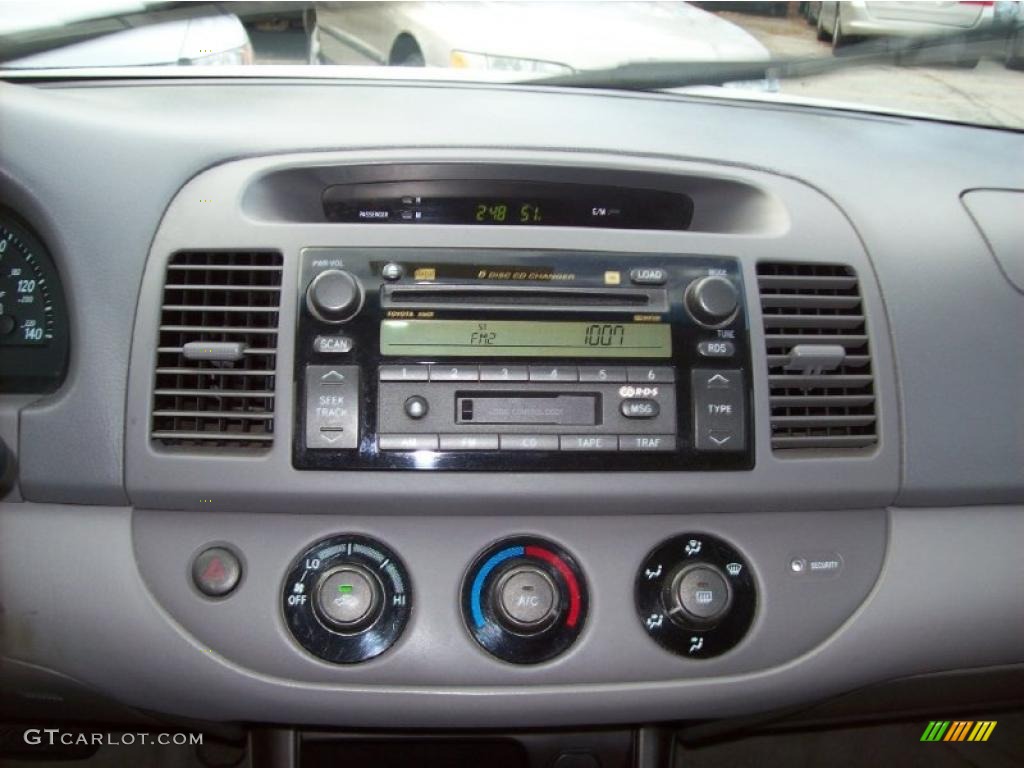 2002 Toyota Camry LE V6 Controls Photos