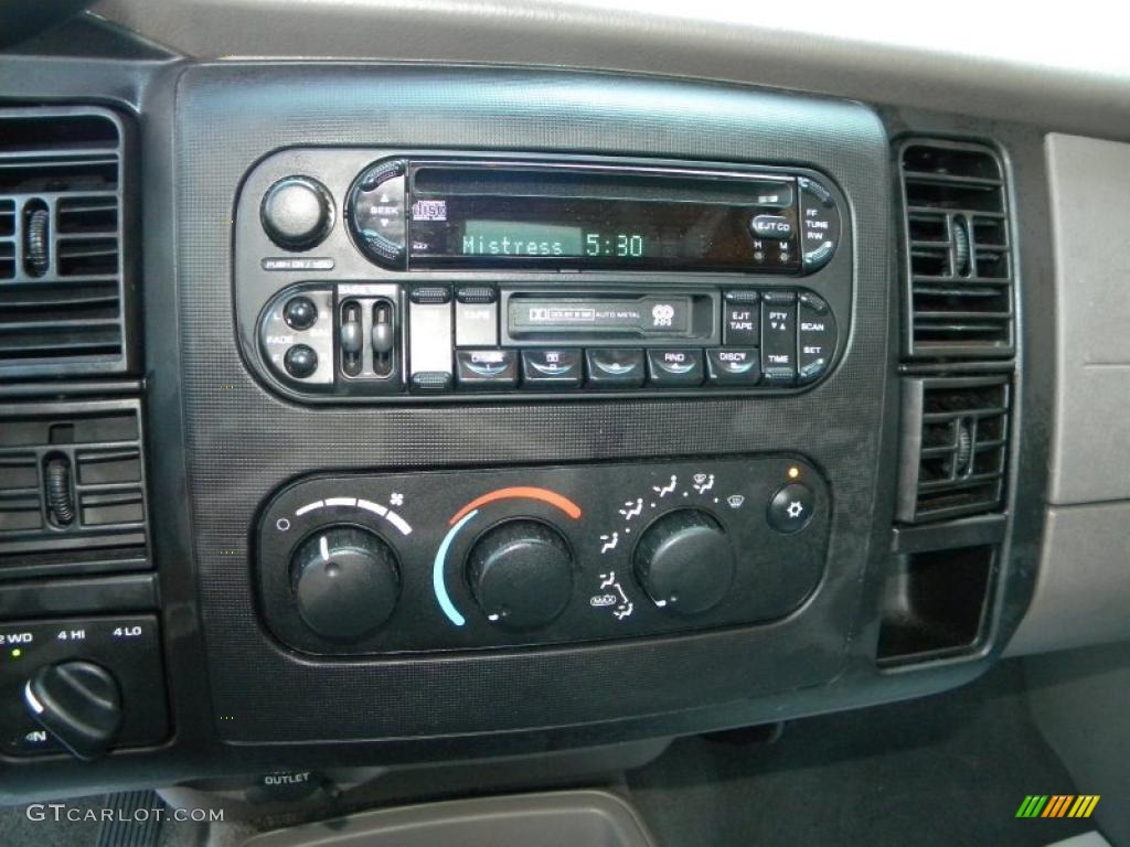 2002 Dodge Dakota Sport Quad Cab 4x4 Controls Photo #40583313