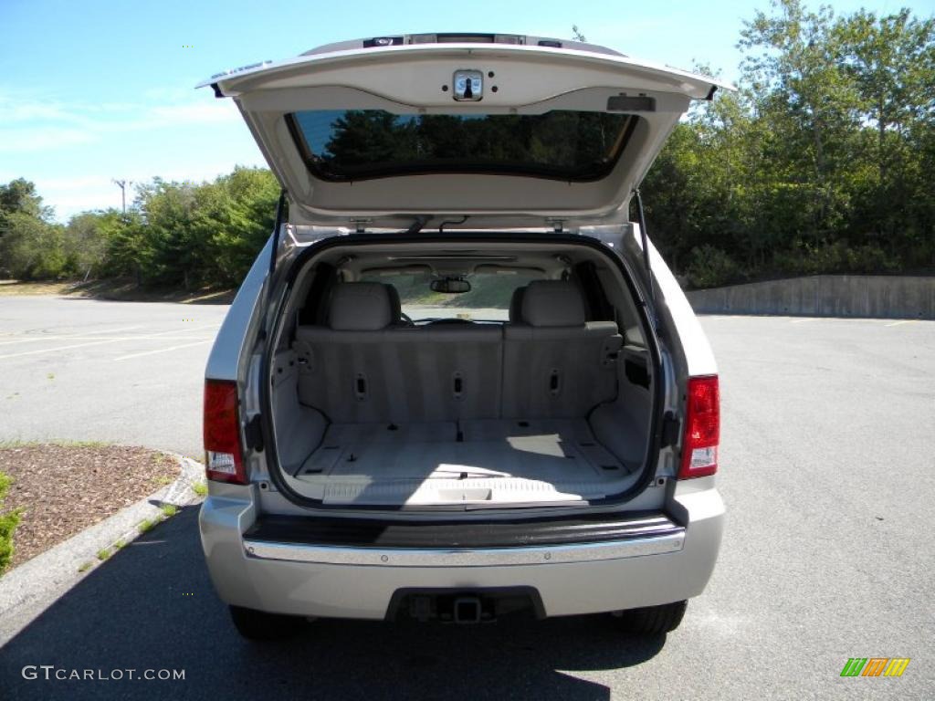 2007 Jeep Grand Cherokee Limited CRD 4x4 Trunk Photo #40586937