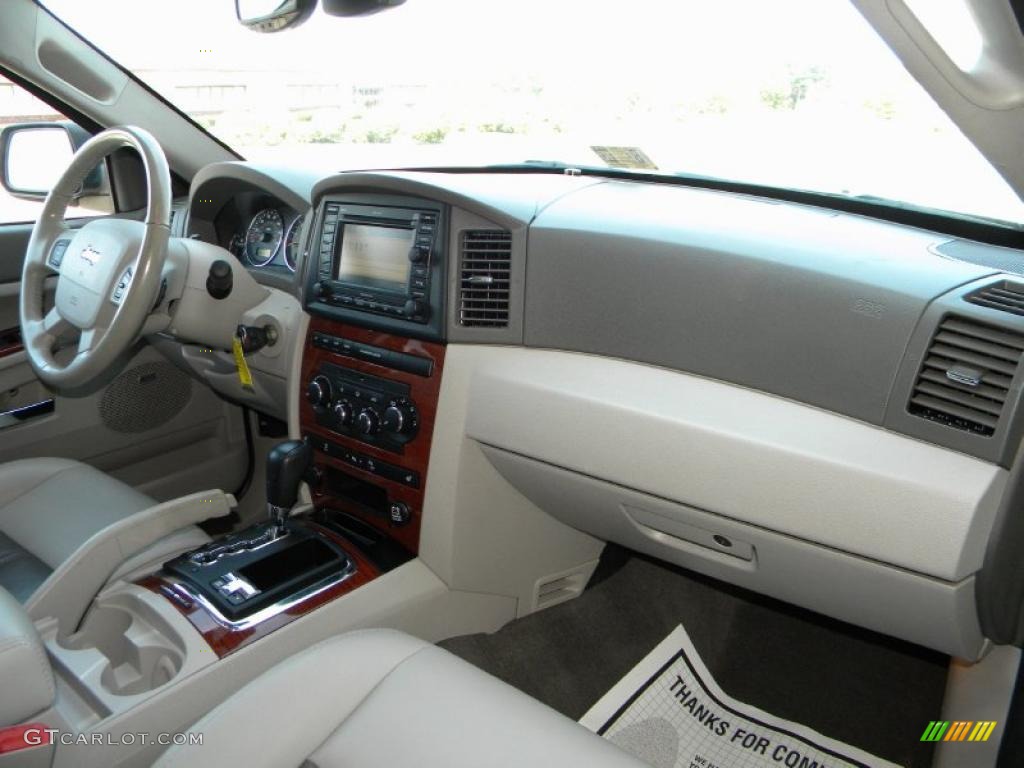 2007 Jeep Grand Cherokee Limited CRD 4x4 Dashboard Photos