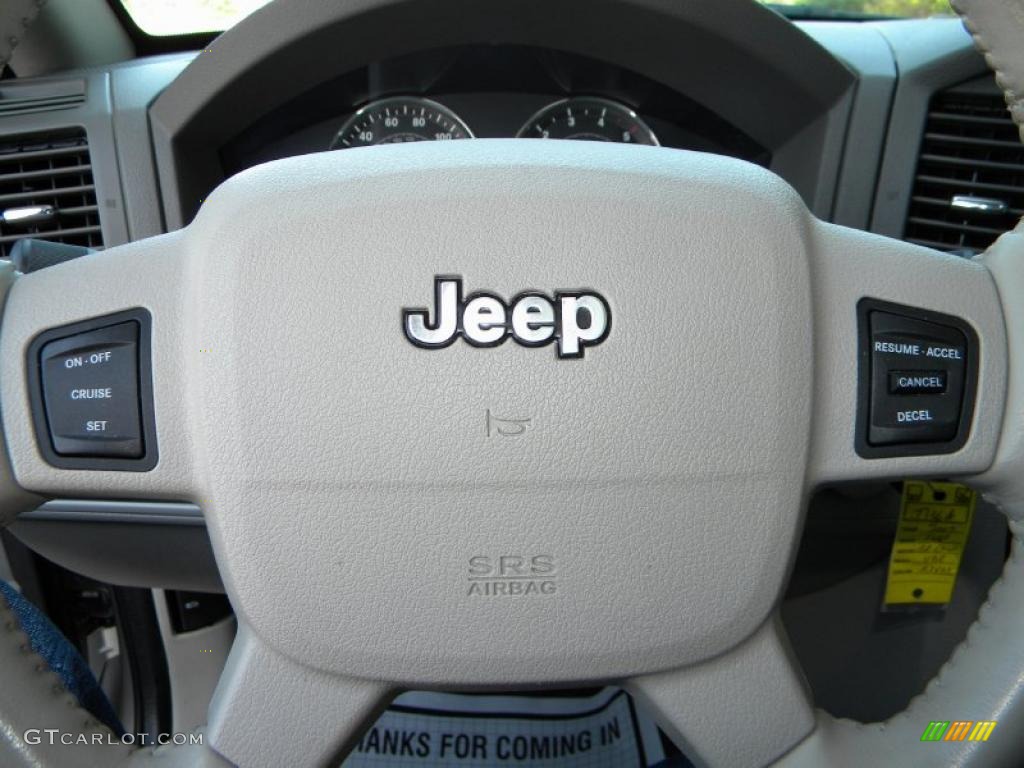 2007 Jeep Grand Cherokee Limited CRD 4x4 Dark Khaki/Light Graystone Steering Wheel Photo #40587585