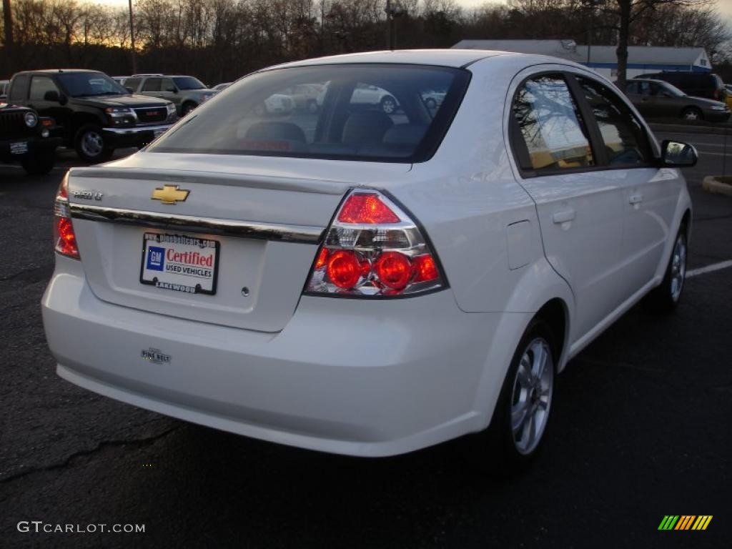2010 Aveo LT Sedan - Summit White / Charcoal photo #4
