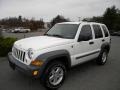 Stone White - Liberty CRD Sport 4x4 Photo No. 3
