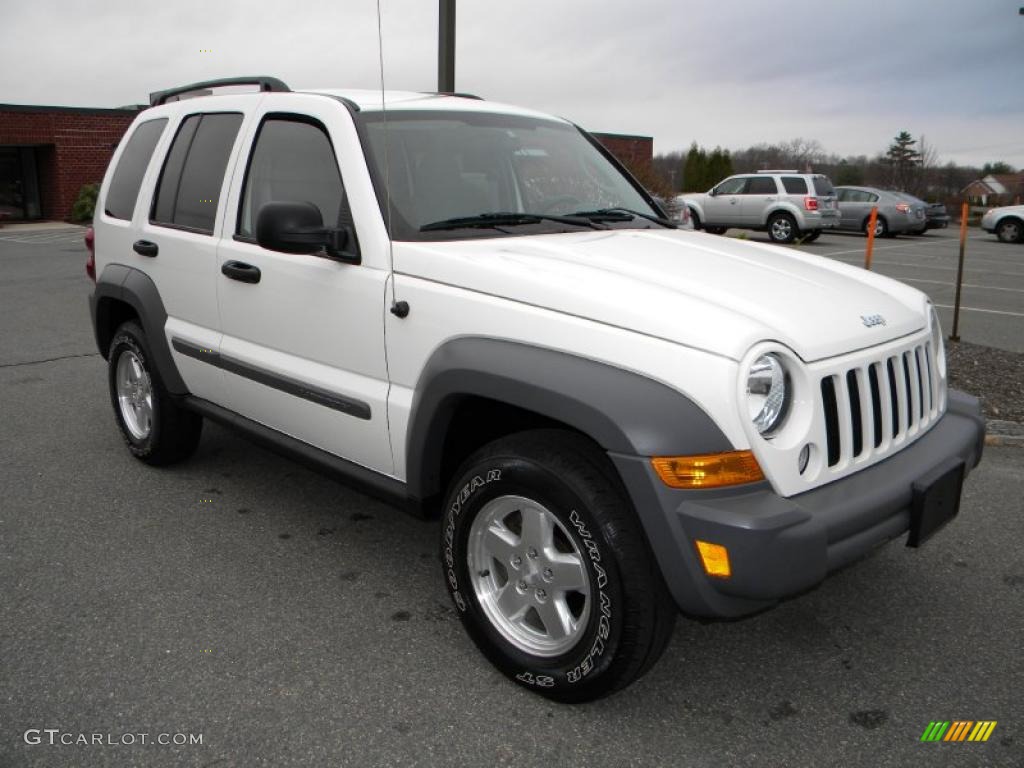 Stone White 2005 Jeep Liberty CRD Sport 4x4 Exterior Photo #40587789
