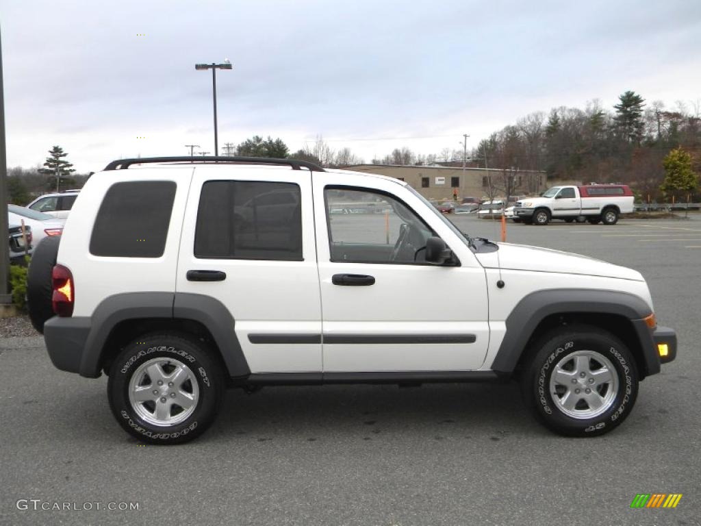 Stone White 2005 Jeep Liberty CRD Sport 4x4 Exterior Photo #40587829