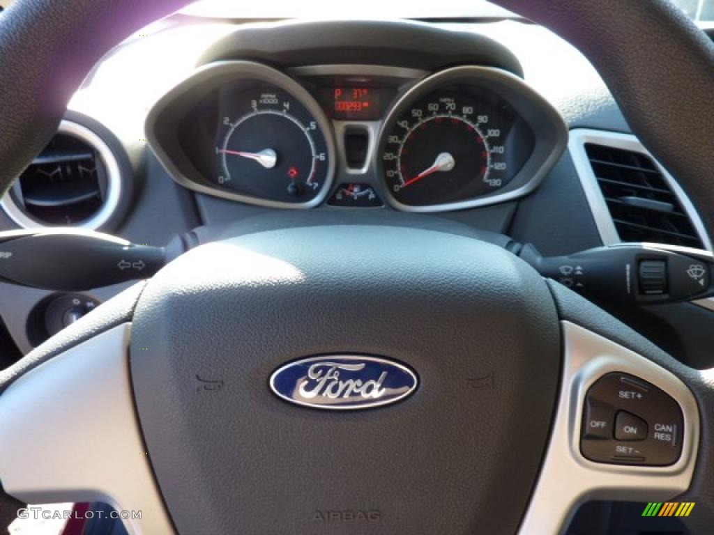 2011 Fiesta SE Sedan - Bright Magenta Metallic / Charcoal Black/Blue Cloth photo #19